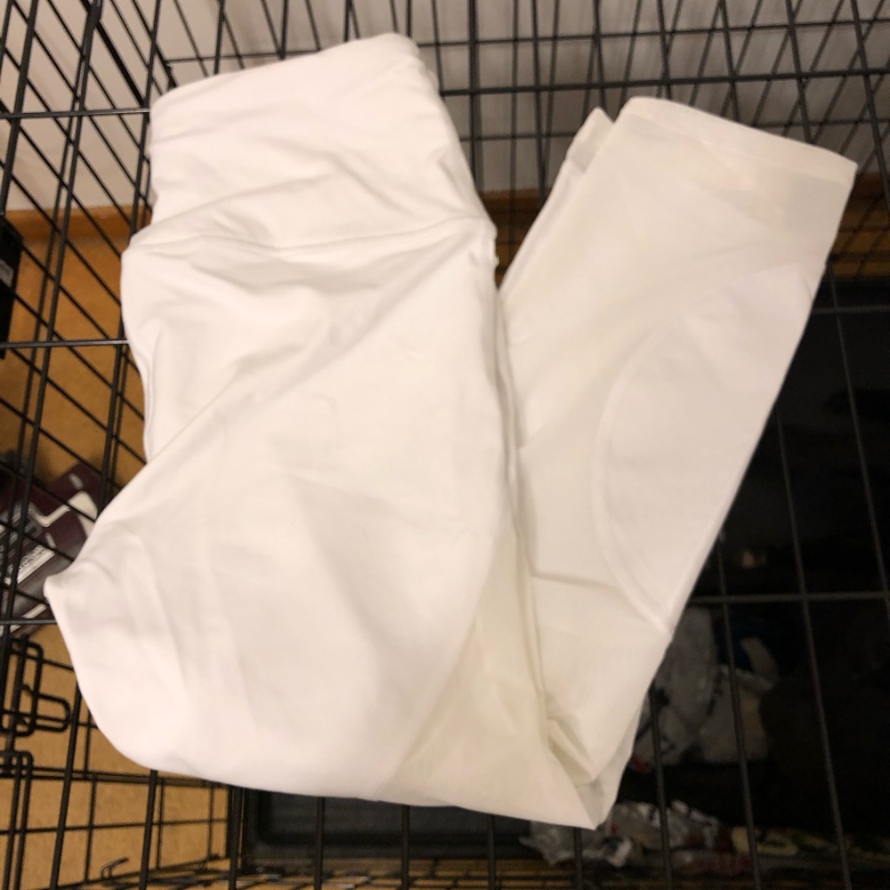 NWT VS Sport Knockout Capri